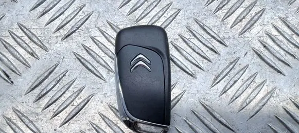 Citroen C4 II Ignition key/card 9665975480
