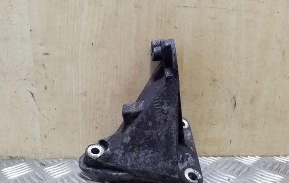 Volvo S70 V70 V70 XC Engine mounting bracket 074199275