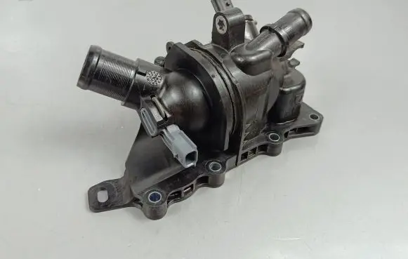Nissan Qashqai J12 Thermostat/thermostat housing A2822033000