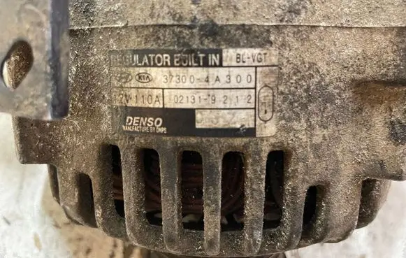 KIA Sorento Generator/alternator 373004A300 021319212