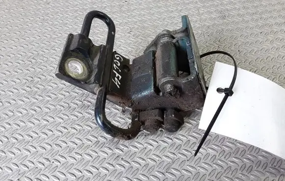Volkswagen Golf IV Rear door lower hinge
