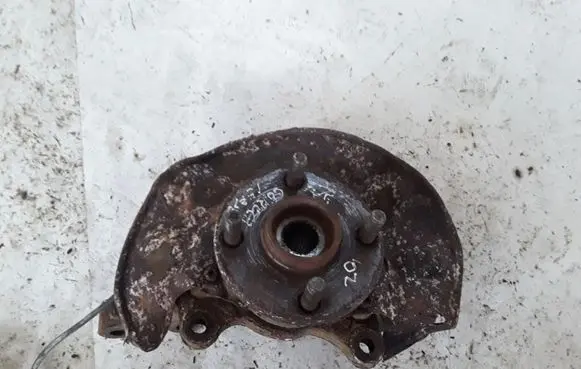 Toyota Corolla Verso E121 Front wheel hub NOCODE