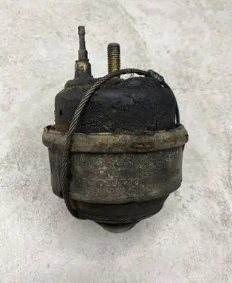 Engine mount bracket