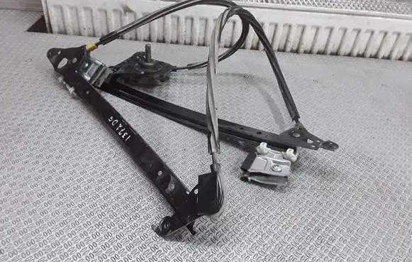Rear door manual window regulator