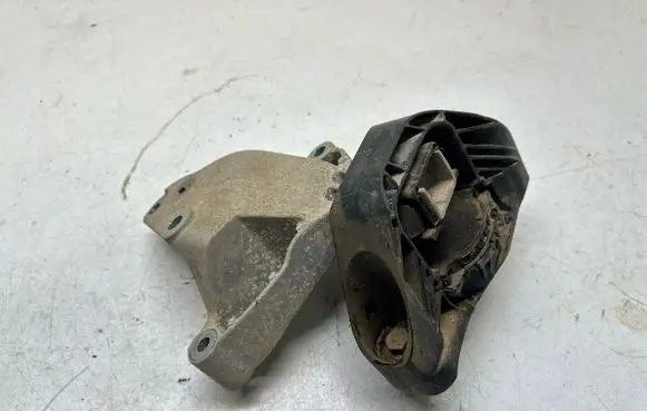 Dacia Duster II Engine mount bracket 112323200R