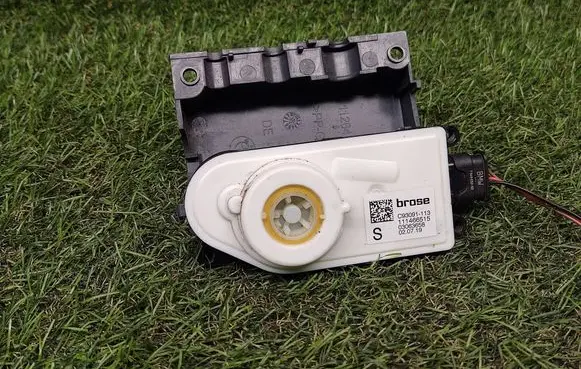 BMW 5 G30 G31 G38 Radiator active air flap actuator C93091113 111466515