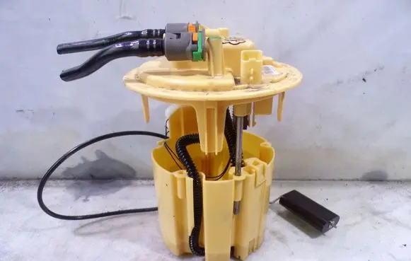 Citroen C4 II Picasso In-tank fuel pump 9674722680