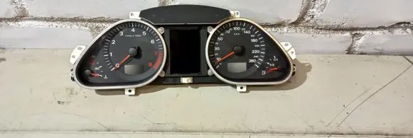 Audi A6 S6 C6 4F Speedometer (instrument cluster) 4F0920900M
