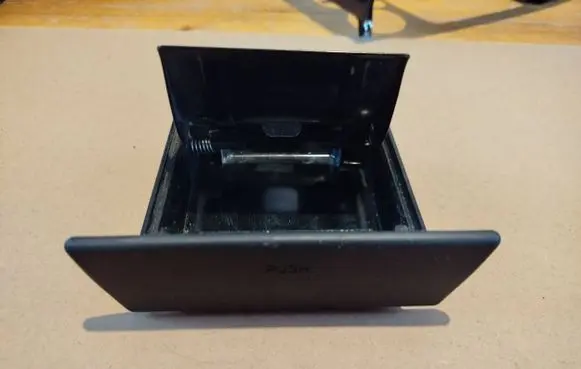 Toyota Avensis T220 Ashtray (front) N97680