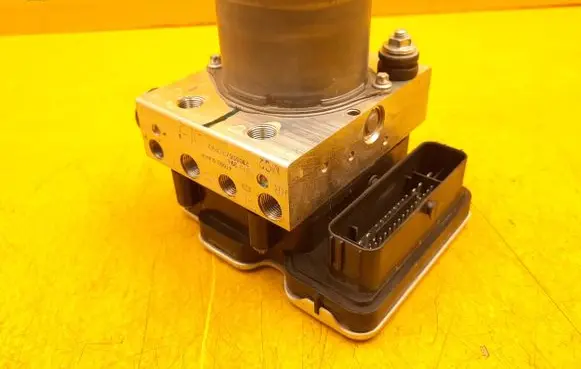 Nissan Qashqai J12 ABS Pump 476606UM1A