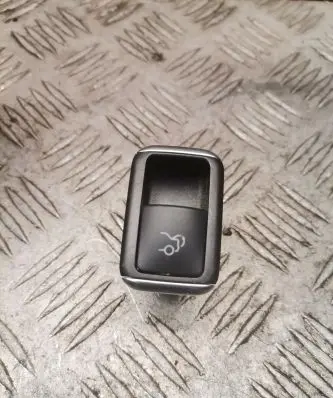 Mercedes-Benz CLA C117 X117 W117 Tailgate opening switch a2129059200