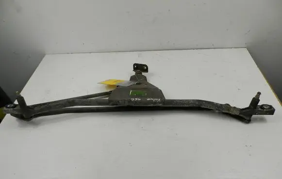 Volvo 440 Front wiper linkage 