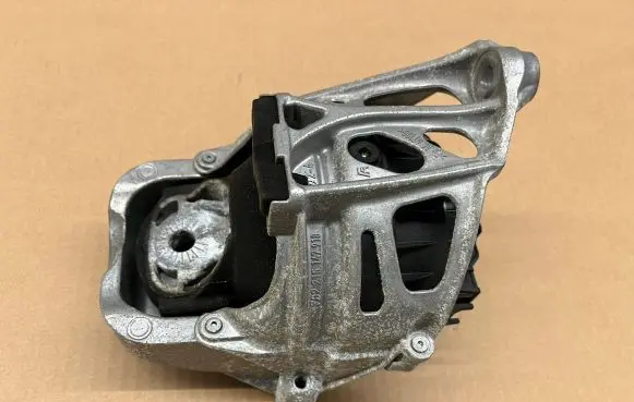 Audi Q7 4M Engine mount bracket 4M0199371C 26052016