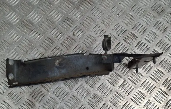 Audi A5 8T 8F Fender mounting bracket 8T0821136