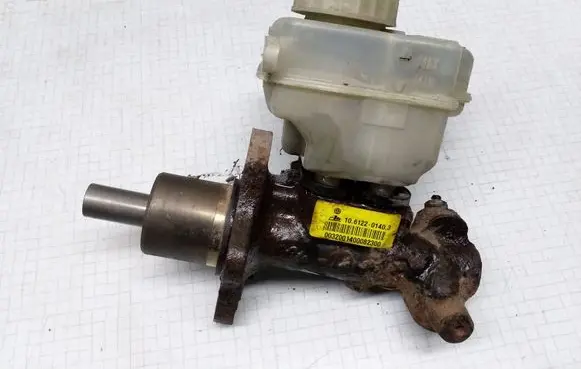 Volkswagen Golf III Master brake cylinder 10612201403