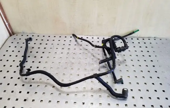 Mazda 3 II Fuel line pipe