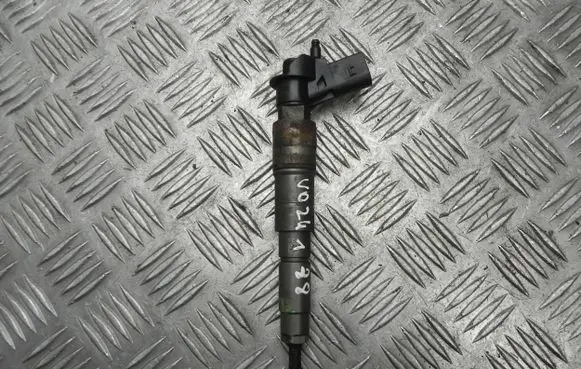 BMW 5 E60 E61 Fuel injector 7796042