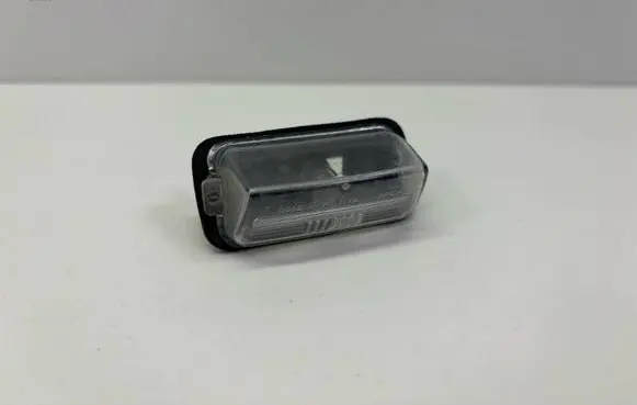 Toyota Yaris Number plate light L-000012