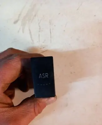 Traction control (ASR) switch