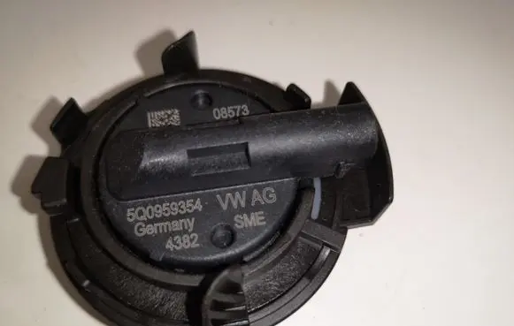 Volkswagen Golf VII Airbag deployment crash/impact sensor 5Q0959354