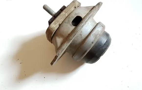 Land Rover Discovery 3 - LR3 Engine mount bracket KKB500441G