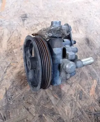 Toyota RAV 4 (XA20) Power steering pump
