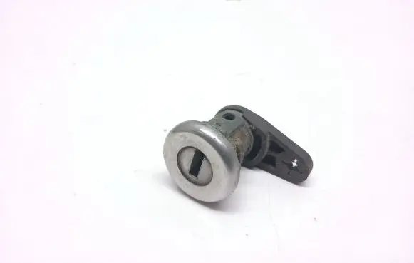 Renault Clio I Front door lock (next to the handle) 