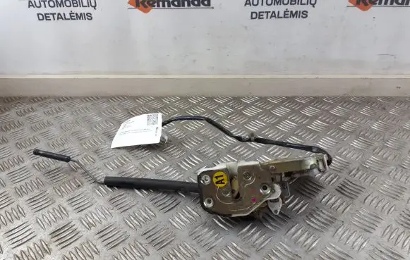 Honda CR-V Front door lock