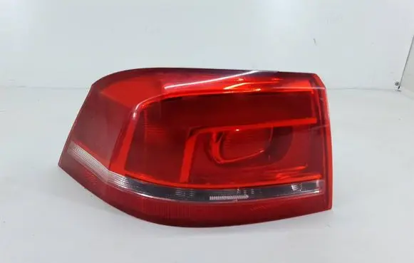 Volkswagen PASSAT B7 Rear/tail lights