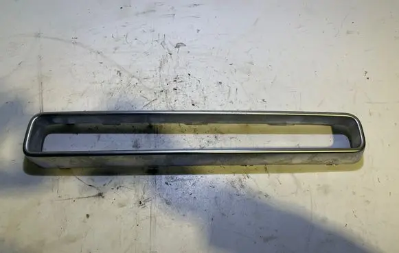 Dodge Challenger Front bumper upper radiator grill 15LA117AA