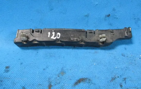 Hyundai i20 (PB PBT) Front bumper mounting bracket