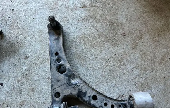 Opel Astra K Front control arm 39089345