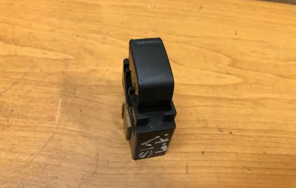 Subaru Impreza II Electric window control switch 5901Z
