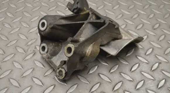 BMW 1 F20 F21 Engine mounting bracket 6788607