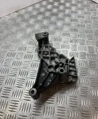 Skoda Octavia Mk2 (1Z) Engine mounting bracket 03G199207E