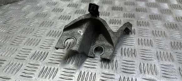 Honda CR-V Gear shift cable bracket 