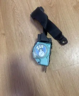 Toyota Avensis T250 Middle seatbelt (rear) 7335005040 041027