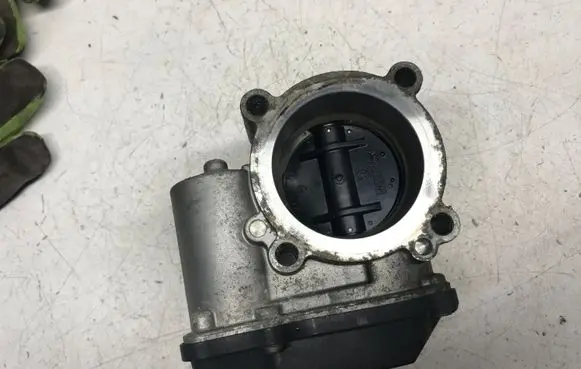 Skoda Octavia Mk2 (1Z) Throttle valve 03C133062S A2C53367619