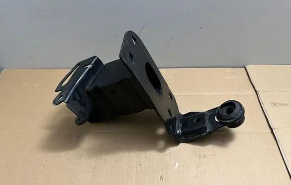 Audi Q7 4L Front bumper mounting bracket 4L0807133A