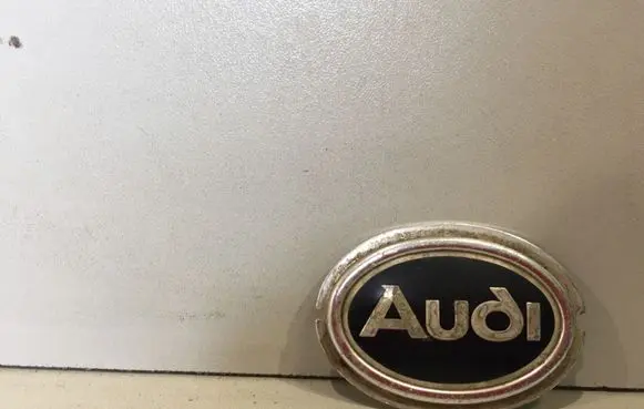 Audi 80 90 B3 Manufacturer badge logo/emblem 811853621