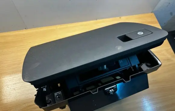 Volkswagen PASSAT B7 Glove box set 3C1857114E