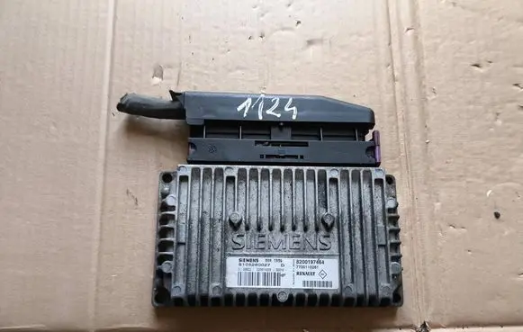 Renault Kangoo I Engine control unit/module 7700110261 8200197464 S105280027