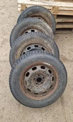 Volkswagen Golf V R15 winter/snow tires with studs 1J0601027H 2150941 19565R15