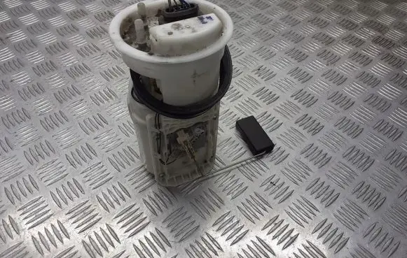 Volkswagen Polo IV 9N3 Mechanical fuel pump 