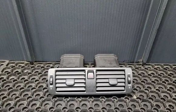 Volvo C30 Dash center air vent grill 39863758 05062012