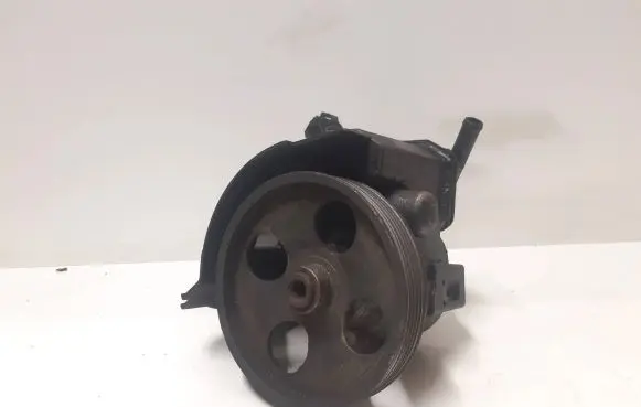 Peugeot 206 Power steering pump 9638364580
