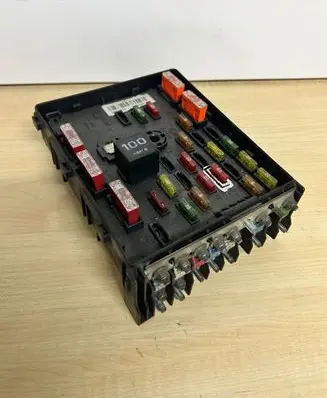 Volkswagen PASSAT B6 Fuse module 3C0937125 63592727