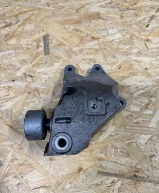 BMW 5 G30 G31 Engine mounting bracket 6864593