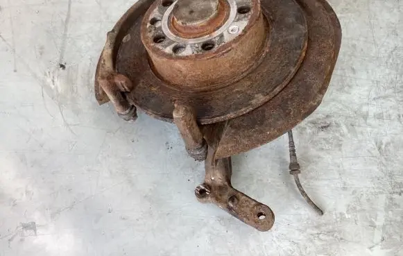 Rear wheel hub