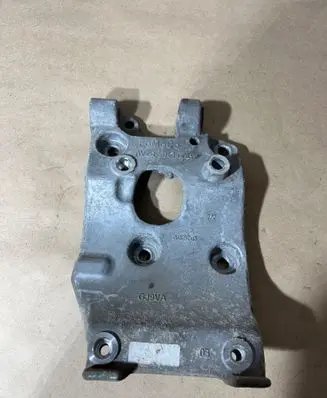 Ford Turneo Courier A/C compressor mount bracket AV2Q8D611AB
